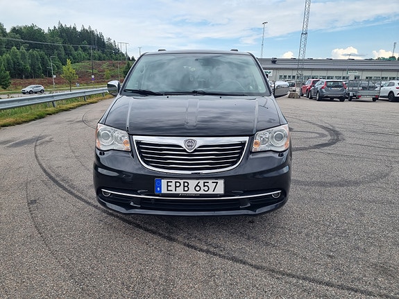 Lancia Voyager 4 of 5