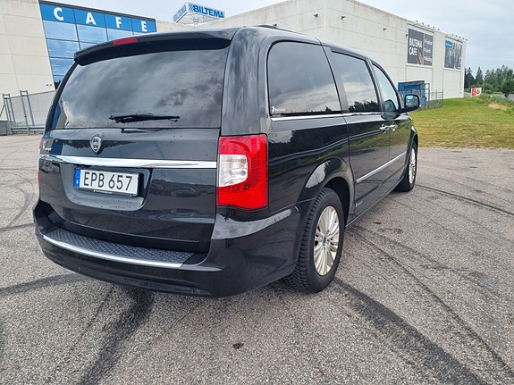 Lancia Voyager 5 of 5