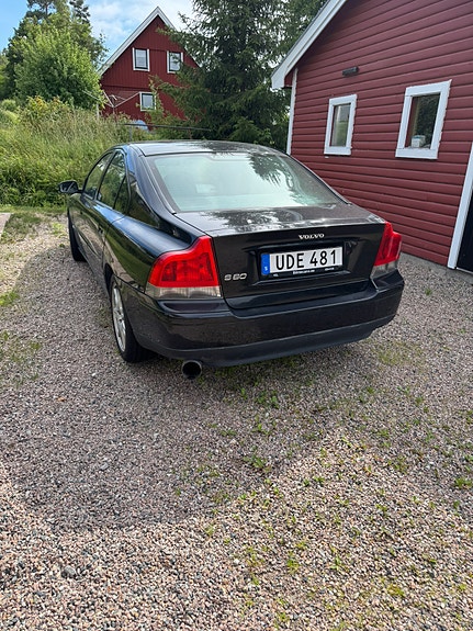 Volvo S60 2 of 5