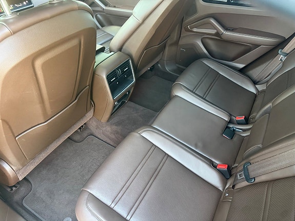 Porsche Cayenne 11 of 23