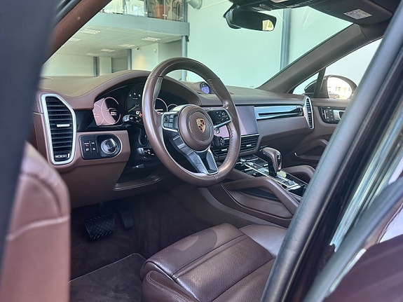 Porsche Cayenne 12 of 23