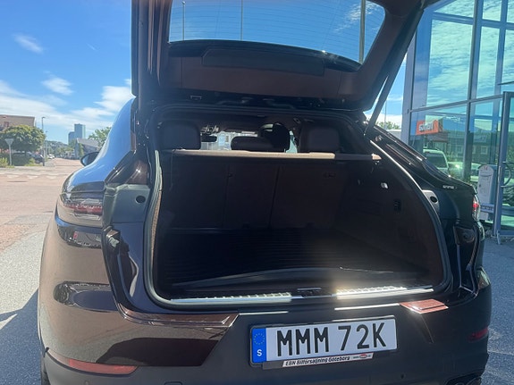 Porsche Cayenne 6 of 23