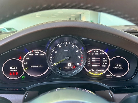 Porsche Cayenne 18 of 23