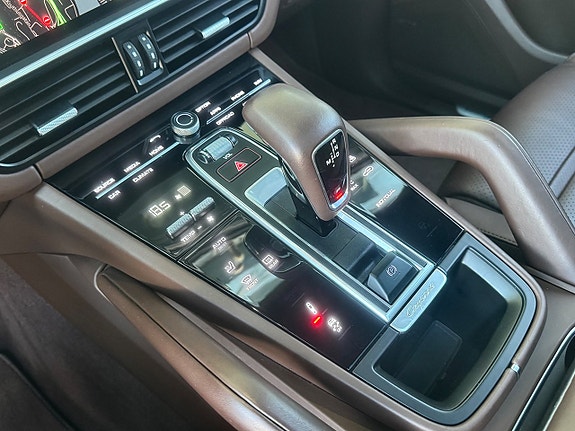 Porsche Cayenne 14 of 23