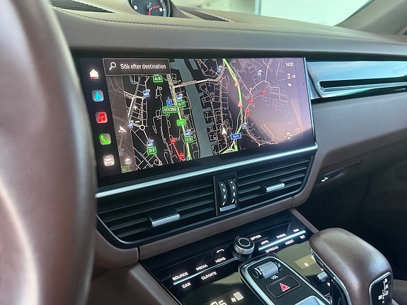 Porsche Cayenne 13 of 23