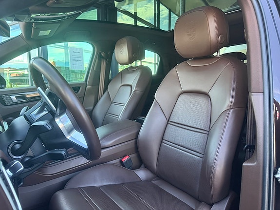 Porsche Cayenne 7 of 23