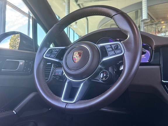 Porsche Cayenne 16 of 23