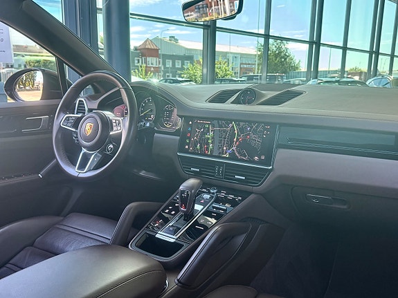 Porsche Cayenne 15 of 23