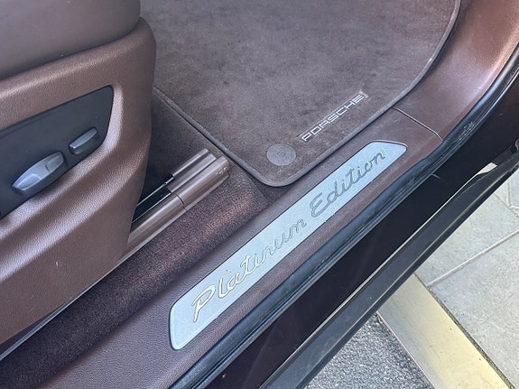 Porsche Cayenne 17 of 23