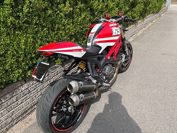 Ducati Monster 1100 EVO 4 of 6