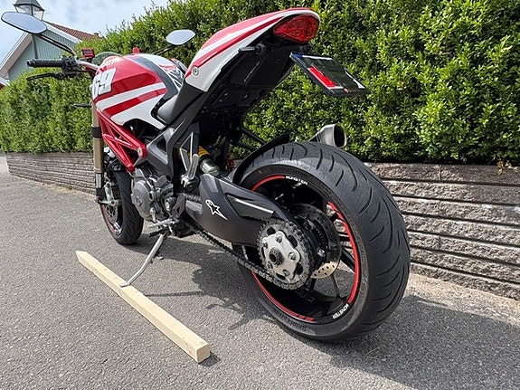 Ducati Monster 1100 EVO 5 of 6