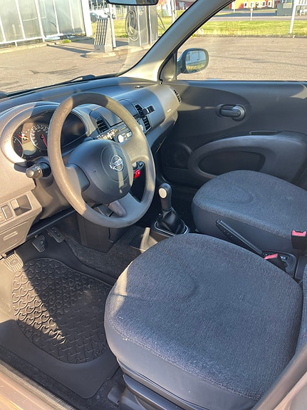 Nissan Micra 7 of 10