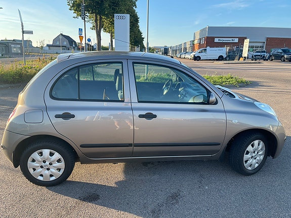 Nissan Micra 4 of 10