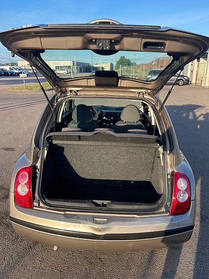 Nissan Micra 3 of 10
