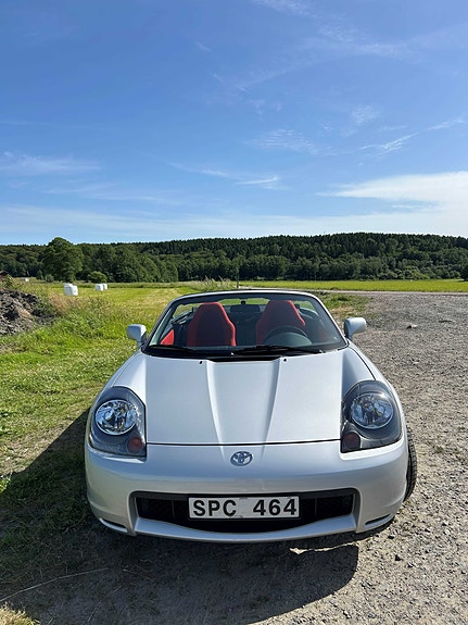 Toyota MR2 3 of 5