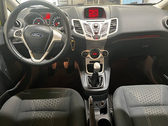 Ford Fiesta 9 of 12