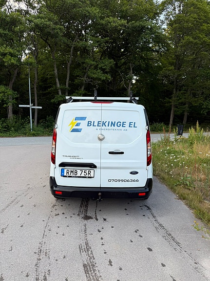 Ford Transit Connect 4 of 5