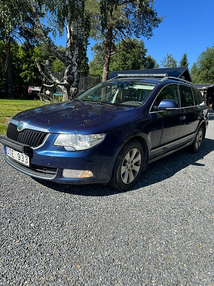 Skoda Superb 2 of 4