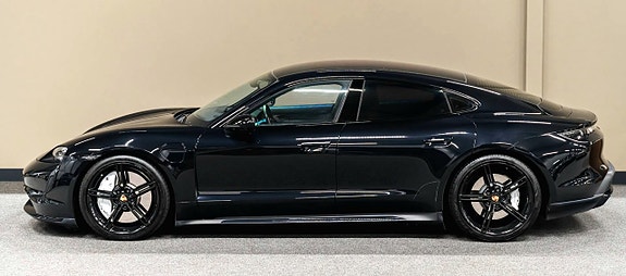 Porsche Taycan 3 of 5