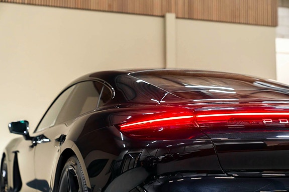 Porsche Taycan 4 of 5