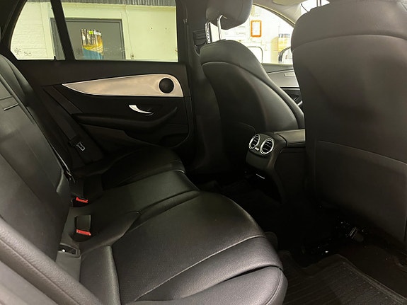 Mercedes-Benz E220 9 of 13
