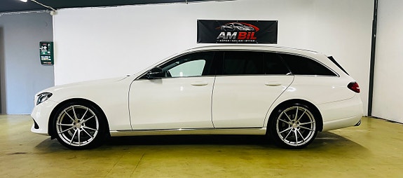 Mercedes-Benz E220 2 of 5