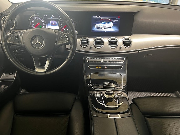 Mercedes-Benz E220 11 of 13