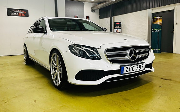 Mercedes-Benz E220 5 of 5