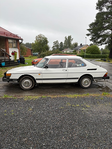 Saab 900 3 of 6