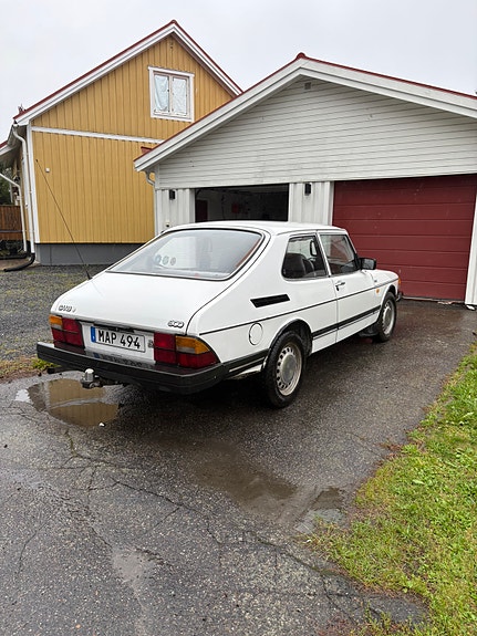 Saab 900 2 of 6