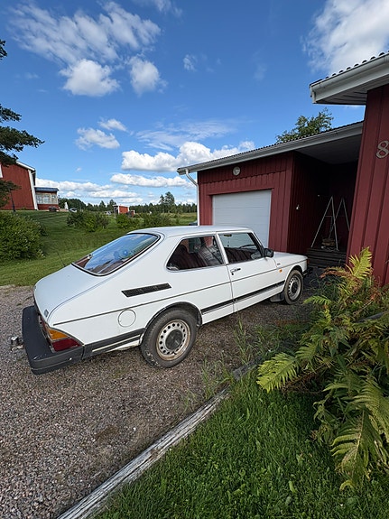 Saab 900 3 of 5