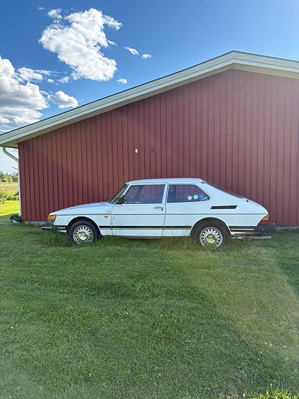 Saab 900 2 of 5