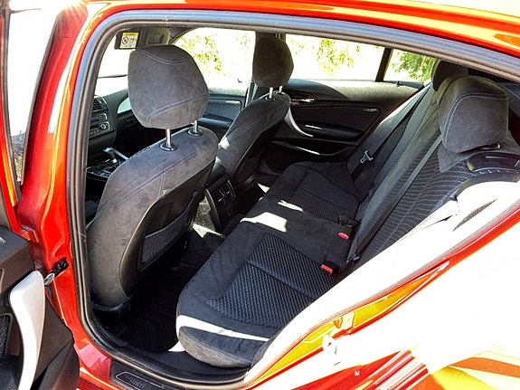 BMW 116i 4 of 5