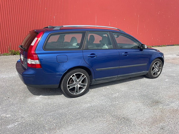 Volvo V50 2 of 5