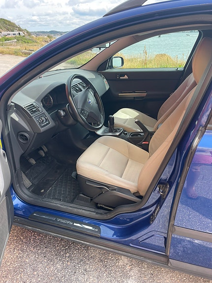 Volvo V50 3 of 5
