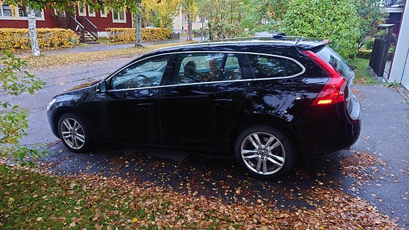 Volvo V60 4 of 5