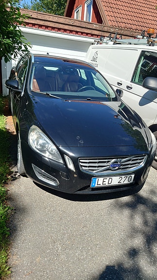 Volvo V60 2 of 5