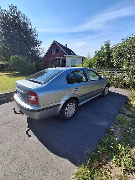 Skoda Octavia 2 of 5