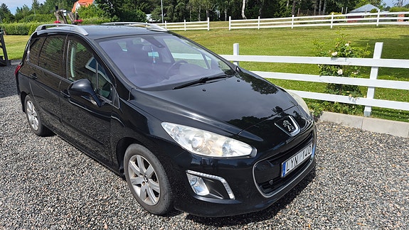 Peugeot 308 SW 4 of 5