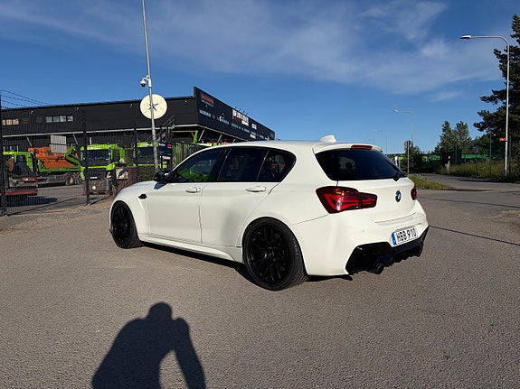 BMW M140i 4 of 5