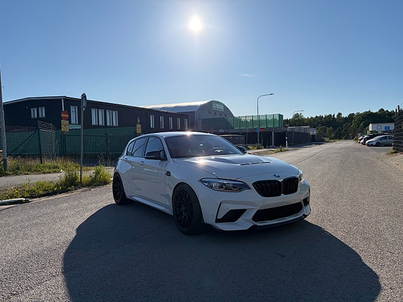 BMW M140i 2 of 5