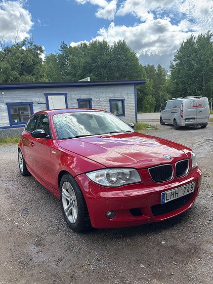 BMW 120i 2 of 5