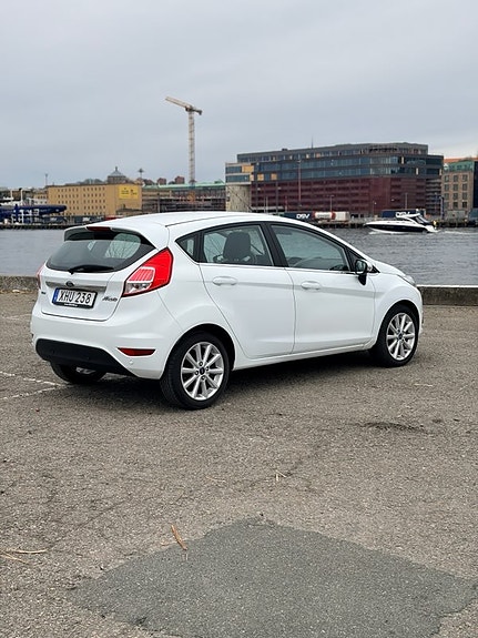 Ford Fiesta 2 of 7