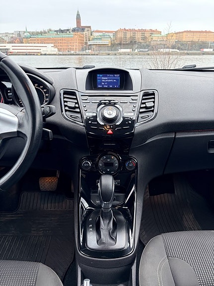 Ford Fiesta 5 of 7