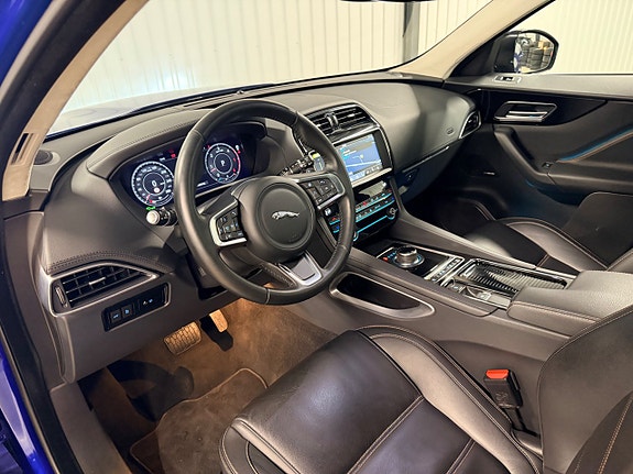 Jaguar F-PACE 9 of 30
