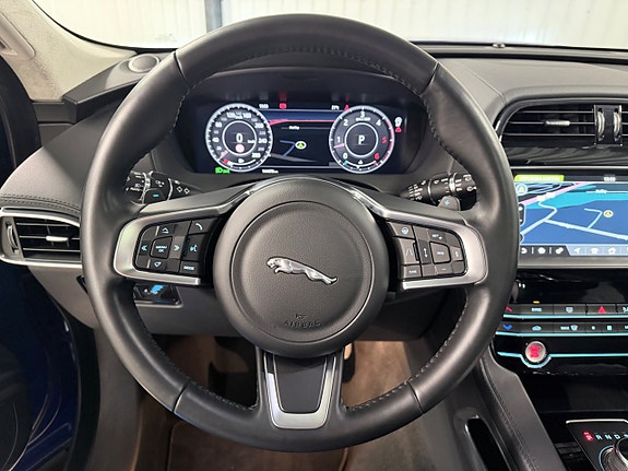 Jaguar F-PACE 12 of 30