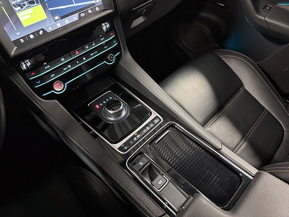 Jaguar F-PACE 14 of 30