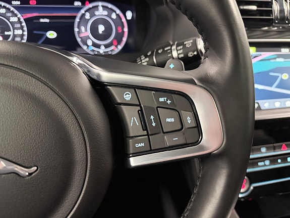 Jaguar F-PACE 25 of 30