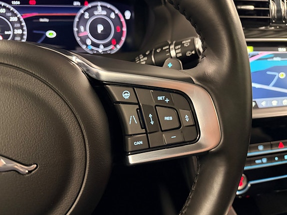 Jaguar F-PACE 18 of 30