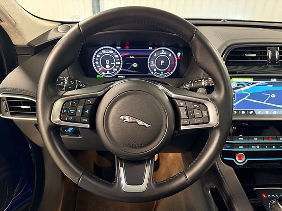 Jaguar F-PACE 12 of 30